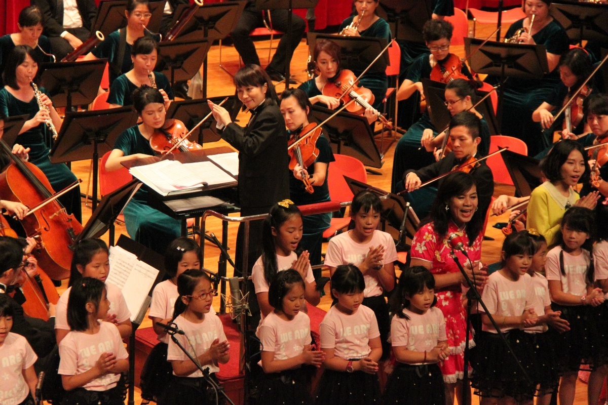 105年為推廣客家歌謠，舉辦3場大型交響樂4場小型重奏